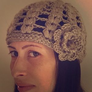 Crocheted Beanie style hat (with/without 🌺)